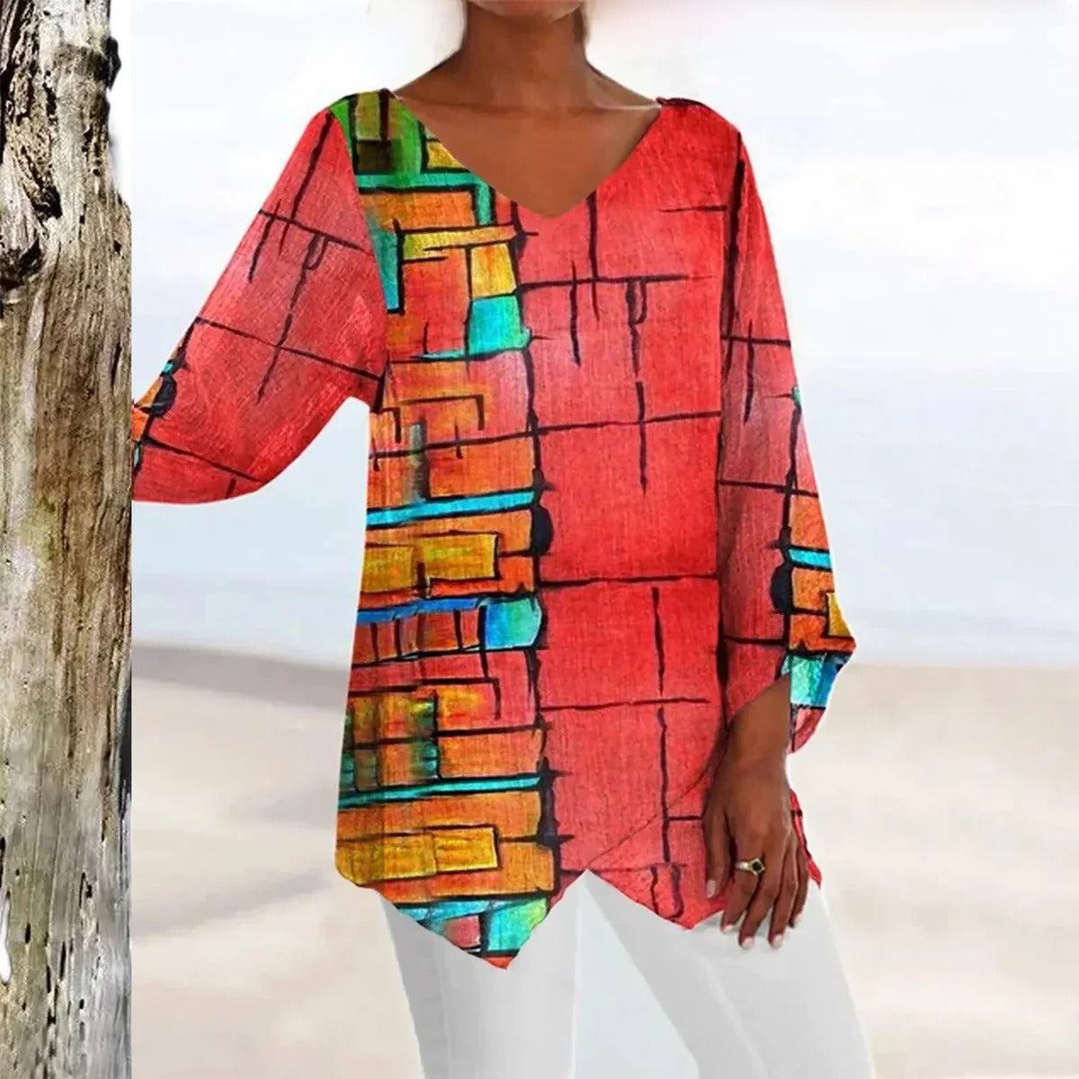 Women's Form-Fitting V-Neck Top with Vintage-Inspired Design and Contemporary Appeal